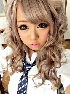 Kogal School Gyaru, Korean School, Gyaru Makeup, Ideal Beauty, Circle Lenses, Gyaru Fashion, Japanese School, Diy Beauty Hacks, Cosplay Makeup