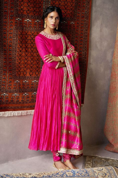 Punit Balana Suits, Pink Anarkali Suits, Chanderi Anarkali, Golden Lehenga, Punit Balana, Simple Suit, Pink Anarkali, Anarkali Dresses, Indian Fashion Trends