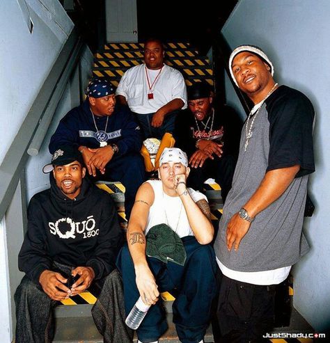 I love how kaniva, proof & bazar are smiling while kon artist & swift are talking & eminem is just sitting with his attitude :D Eminem D12, Rap Legends, Hip Hop Legends, Hip Hop Aesthetic, 90s Rappers Aesthetic, Cultura Hip Hop, The Slim Shady, 90s Rappers, Mode Hip Hop