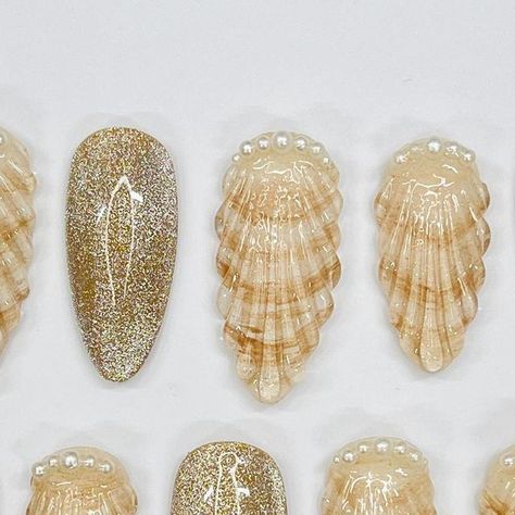 Beach Nails Seashell, Nails Seashell, Neutral Beach Nails, Seashell Nail Art, Sea Shell Nails, Shell Nails, Sand Nails, Seashell Nails, Mermaid Nails