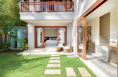 Tirta Nila Beach House | Photo Gallery | Bali Villas | Ultimate Bali Beach Villa Design, Bali Luxury Villas, Bali Style Home, Guest House Plans, Bali Villas, Rooftop Patio Design, Infinity Pools, Bali House, Rooftop Terrace Design