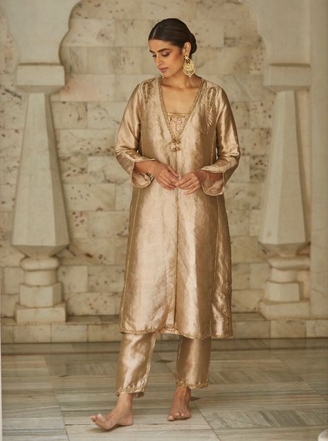 Gold Tissue Suit, Golden Colour Suits Women, Patch Work Anarkali Suits, Pakistani Brocade Suits Design, Golden Suits Women, Golden Tissue Suit, Golden Suits Women Indian, Silk Kurta Designs Women Classy, Tissue Dress