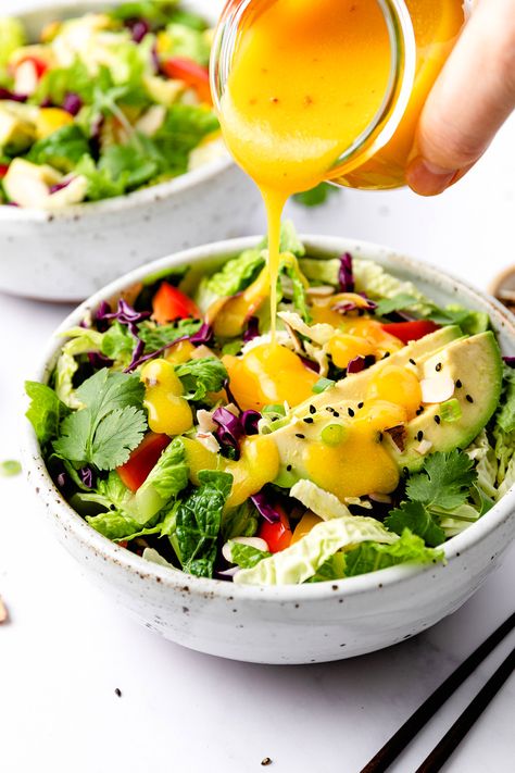 Fresh, crisp and clean, this colorful Rainbow Salad with Spicy Mango Dressing is light, filling and delicious! It's oil-free, sugar-free and vegan, making it a healthy lunch or dinner option. #healthyrecipes #veganrecipes #plantbased #wfpb Spicy Mango Salad, Mango Salad Dressing, Simple Veganista, Healthy Dressing Recipes, Mango Dressing, Oil Free Vegan Recipes, Vegan Salad Dressing, Vegan Summer Recipes, Quick Easy Vegan