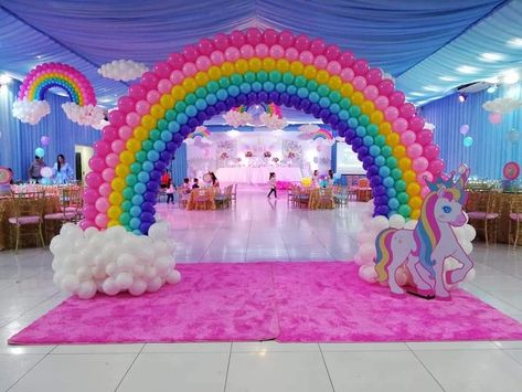 Rainbow Themed Decorations, Rainbow Balloon Decorations For Birthday, Unicorn Birthday Decorations Ideas, Birthday Rainbow Theme Decoration, Rainbow Theme Decorations, Rainbow Themed Birthday Party Decorations, Rainbow Balloon Decorations, 1st Birthday Balloon Decorations, Unicorn Theme Birthday Decoration