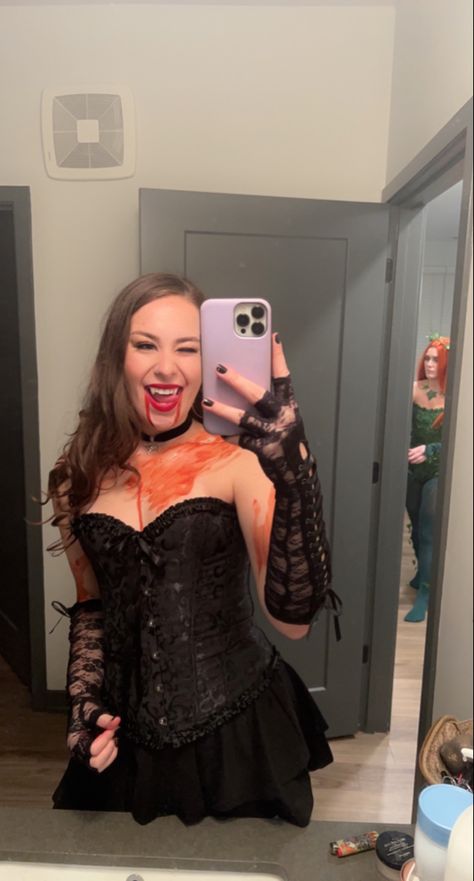 Costumes With A Corset, Vampire Female Costume, Red And Black Corset Outfit, Vampire Corset Costume, Halloween Costumes Ideas Black, Black Corset Costume Halloween, Vampire Costume Diy Female, Halloween Vampire Costumes Women, Easy Vampire Costume Women