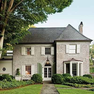 Modern Georgian Home | Architects Paul Bates and Jeremy Corkem of Bates Corkern Studio bring life back to a traditional 1920s Charlotte, North Carolina, home. Modern Georgian, Limewash Paint, Homes Exterior, Casa Exterior, House Of Beauty, Georgian Homes, Painted Brick, Pool Design, Exterior Brick