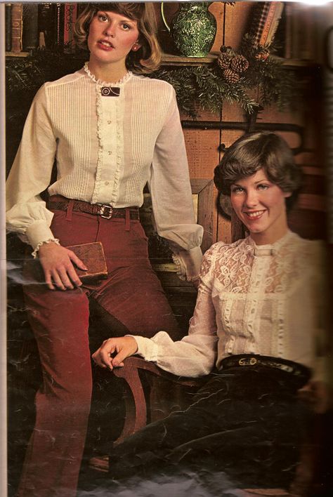 Seventeen magazine Dec.'74 Those Victorian style blouses with corduroy 1970s Victorian Revival, 1970s Romance, 70s Victorian, 70s Fashion Women, 1970s Accessories, 1970s Looks, Nostalgic Fashion, 1970s Fashion Women, Vintage Fashion 1960s