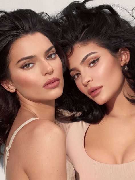 Kendall X Kylie Cosmetics Collection Travis Scott Tumblr, Kendall Jenner Face, Kylie Collection, Stile Kylie Jenner, Looks Kylie Jenner, Estilo Kardashian, Estilo Kylie Jenner, Mode Kylie Jenner, Jenner Makeup