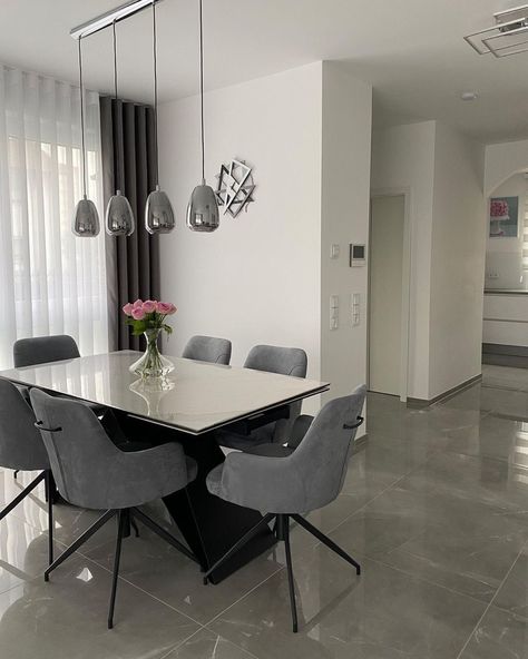 Grey And White Dining Room, Grey Interior Design, White Room Decor, Grey Dining Room, Interior Design Dining Room, Glam Living Room, Future Apartment Decor, Traditional Dining Room, Contemporary Dining Room