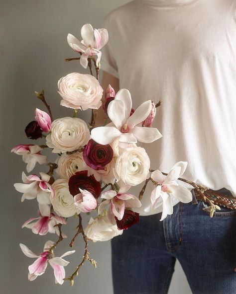 Magnolia Bouquet, Flower Aesthetics, Early Spring Flowers, Magnolia Wedding, Magnolia Tree, Wedding Reception Flowers, Winter Wedding Flowers, Unique Wedding Photos, Wedding Ceremony Flowers