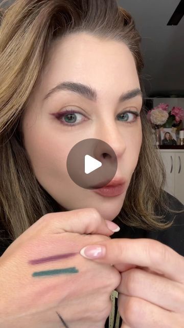 Erica Taylor on Instagram: "Eyeliner using color theory - I love to use @kosas for this exercise because the founder @sheena is an artist like myself and created these colors to specifically pop eye colors and enhance our natural beauty #eyeliner #eyelinertutorial #eyecolor #browneyes #blueeyes #greeneyes #hazeleyes #makeup #makeuptutorial #fyp colors used blue eyes depth, brown eyes depth and cosmic (also good for blue), green eyes emerald and bewitched, hazel eyes bewitched and mesmerized - shade gravity on waterline for any eye" How To Make Hazel Eyes Pop, Green Eyeliner Looks, Green Eyeliner Makeup, Erica Taylor, Green Eyeliner, Hazel Eye Makeup, Blue Green Eyes, Eye Pattern, Colored Eyeliner