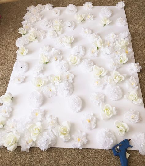 Diy Flower Wall For Bedroom, Wedding Shower Wall Decor, Fake Flower Backdrop Diy, Flower Walls Diy Photo Backdrops, Rose Backdrop Diy, Artificial Flower Wall Decor Ideas, Flower Photo Wall Diy, Bridal Tea Party Backdrop, Making A Flower Wall