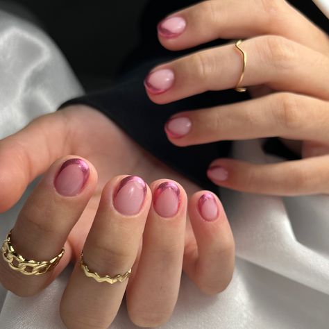 Simple Barbie Nails, Chrome Pink Nails, Chrome Nails Pink, Pink Barbie Nails, Pink Nails French, Summer Nails Simple, Nails Barbie, Nail Chrome, Chrome Pink