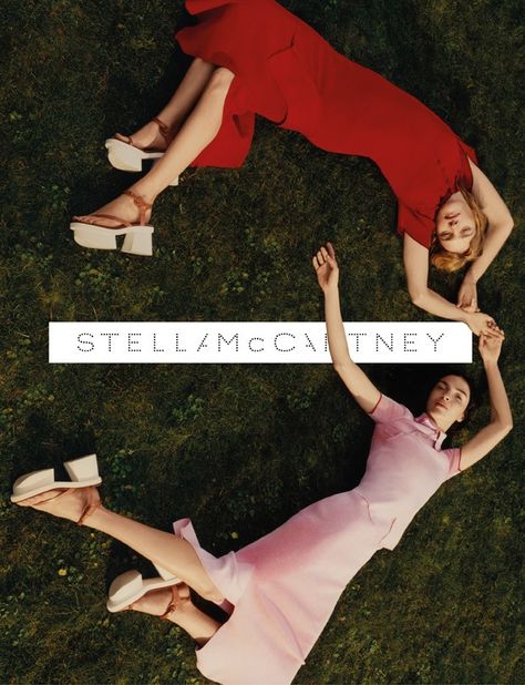 Mariacarla Boscono and Natalia Vodianova for Stella McCartney SS16 Mariacarla Boscono, Harley Weir, Summer Knitwear, Natalia Vodianova, Fashion Advertising, 인물 사진, Ad Campaign, Photography Inspo, Fashion Shoot