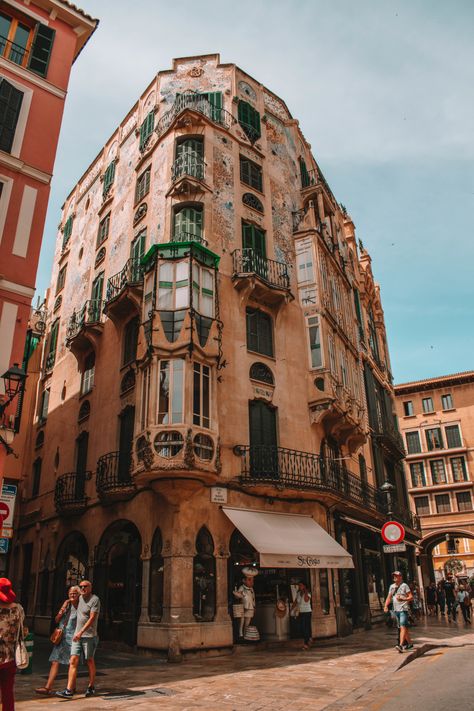 Best Things To Do In Mallorca | Mallorca Travel Guide | The Ultimate Mallorca Guide #mallorca #spain #travelguide #travel Mallorca Island, Spain Photography, Living In London, Places In The World, Salou, Benidorm, Balearic Islands, Majorca, Beautiful Places In The World