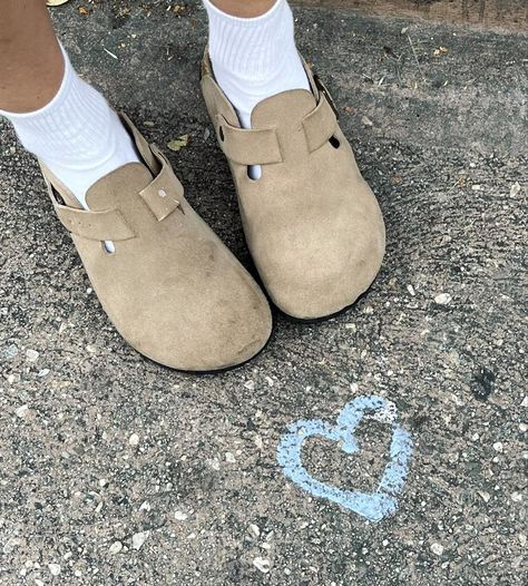 Clogs, birkenstocks, suede shoe, slip on shoes, summer shoes, style, summer outfit ideas, california, westwood village, LA, 2023 Outfit Ideas California, Summer Outfit Ideas, Shoes Summer, Style Summer, Suede Shoes, Summer Shoes, Summer Outfit, On Shoes, Slip On Shoes