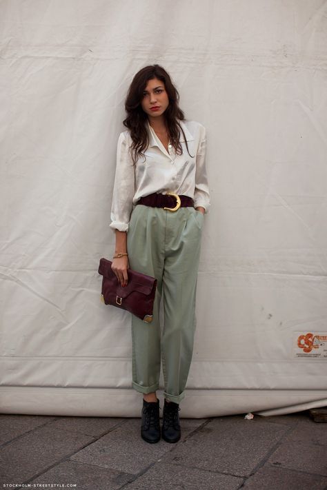 mint pants Mint Pants, Estilo Tomboy, Style Désinvolte Chic, Pullover Outfit, Stil Inspiration, Green Pants, Soft Grunge, Look Casual, Looks Style