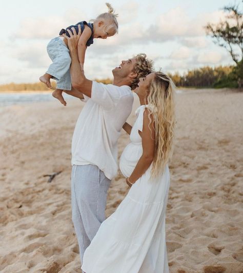 Family Beach Picnic Photoshoot, Beeston Fam, Pregnancy Beach Photoshoot, Beach Maternity Photos Family, Pregnancy Photos Beach, Family Beach Pictures Pregnant, Beach Maternity Photos With Toddler, Pregnancy Photoshoot Beach, Pregnant Photoshoot At The Beach