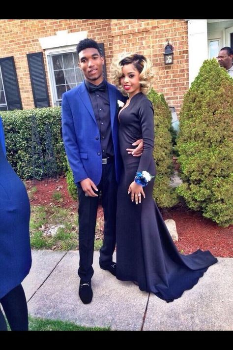 Black Prom Couple, Cold Images, Homecoming Pictures, Prom Couples, Black Prom, Prom Night, Blue And Black, Well Dressed, Couple Goals