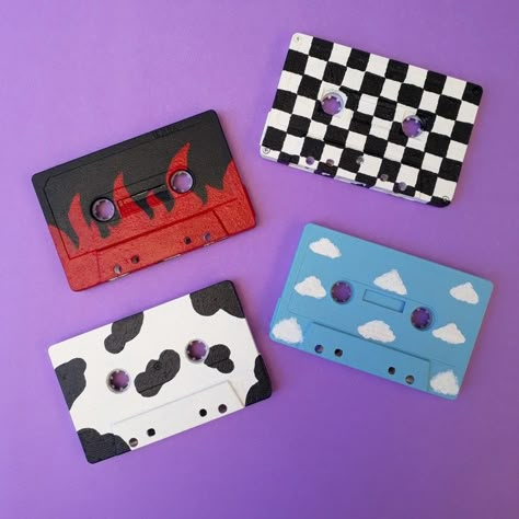 Cassettes Aesthetic, Cassette Painting, Cassette Tape Crafts, Cassette Tape Art, Wicked Crafts, Vinyl Art Paint, Cd Diy, Tape Painting, Cd Art