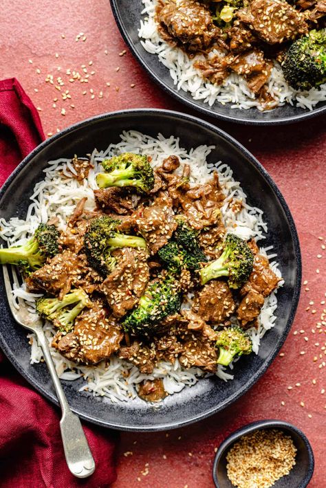 Slow Cooker Beef and Broccoli Bowls Beef And Broccoli Sauce, Healthy Beef And Broccoli, Erin Lives Whole, Ground Beef Breakfast, Beef And Broccoli Recipe, Easy Beef And Broccoli, Healthy Beef, Beef And Broccoli, Broccoli Recipe