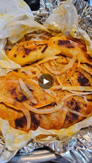 Tacos de Canasta o Tacos Sudados | Asi preparo los TACOS SUDADOS, Tacos al Vapor o tacos de CANASTA sin canasta, como sea que los conozcas te van a encantar | By En la cocina con Eldita | Facebook Tacos Al Vapor, Tacos, Food And Drink, Van