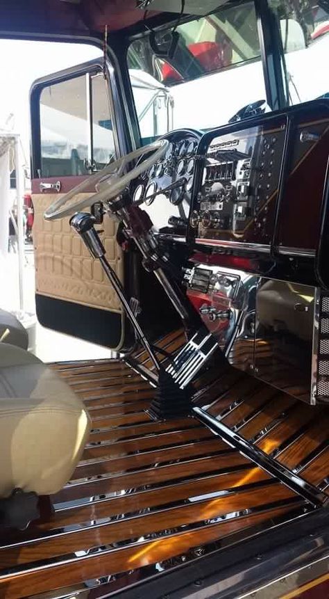 Corvette Dash Peterbilt 359 Interior, 359 Peterbilt, Trucks Interior, Semi Trucks Interior, Custom Peterbilt, Peterbilt 359, Medium Duty Trucks, Large Truck, Custom Big Rigs