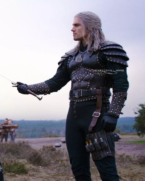 Superman Henry Cavill, Funny Witch, Geralt Of Rivia, Fandom Funny, Fantasy Costumes, Henry Cavill, The Witcher, Superman, Art Reference