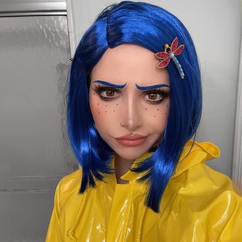 Womens Coraline Costume, Coraline Dress Up, Coralina Halloween Costume, Cute Disney Halloween Costumes For Women, Blue Haired Costume Ideas, Coralina And Wybie Costume, Artistic Makeup Ideas Halloween, Halloween Makeup Coraline, Coraline Button Eyes Makeup