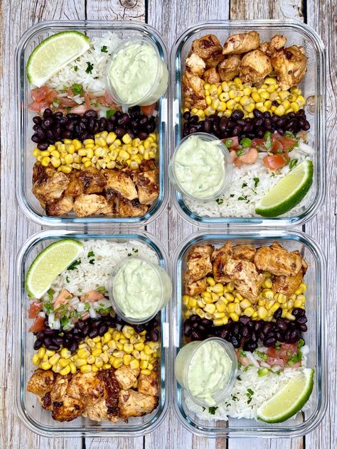 Copycat Chipotle Chicken Burrito Bowls - Diana's Delish Dishes Copycat Chipotle Chicken Burrito, Copycat Chipotle Chicken, Chipotle Chicken Marinade, Chipotle Chicken Bowl, Burrito Bowl Meal Prep, Wholly Guacamole, Copycat Chipotle, Chipotle Bowl, Chicken Burrito Bowls