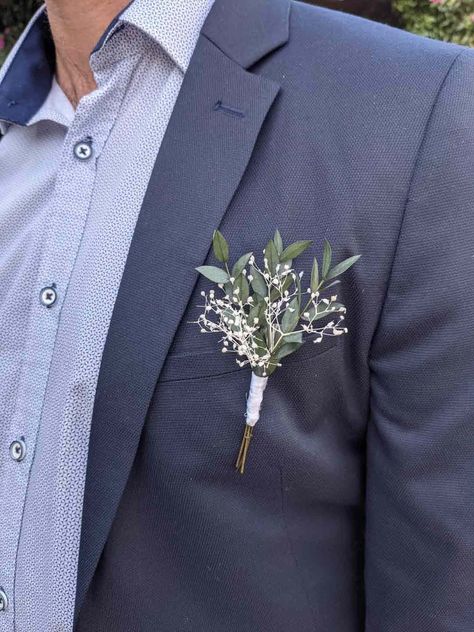 Men's Wedding Boutonniere in Preserved Flowers - Etsy Shire Wedding, Boutineer Wedding, Simple Boutonniere, Diy Boutonniere, White Boutonniere, Button Holes Wedding, Groomsmen Boutonniere, Brown Wedding, Groom Boutonniere