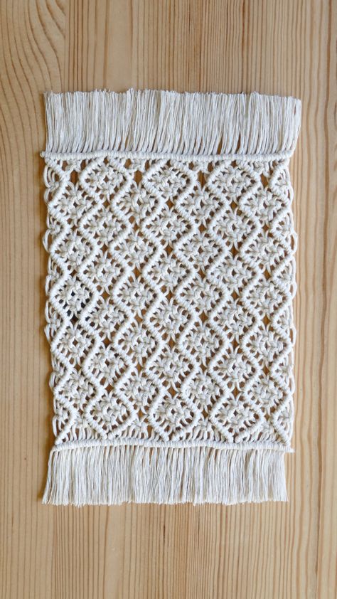 Macrame Tablecloth, Macrame Rug, Coffee Table Centerpiece, Tablecloth Pattern, Bohemian Diy, Free Macrame Patterns, Macrame Table, Makramee Diy, Macrame Table Runner