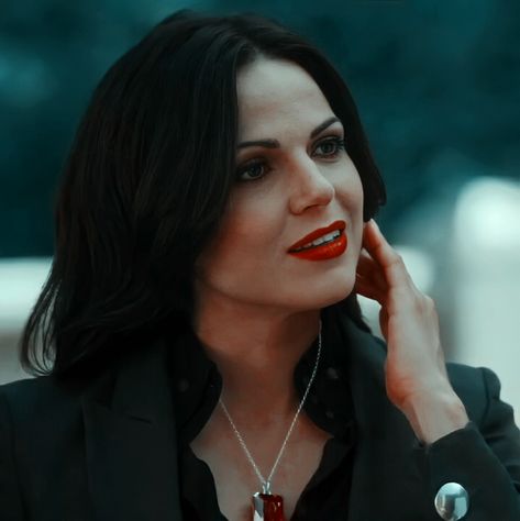 Winona Ryder Stranger Things, Regina Ouat, Ouat Cast, Time Icon, Regina Mills, Middle Aged Women, Batwoman, Evil Queen, Iconic Movies