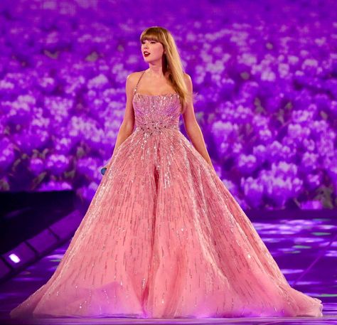 Taylor Swift Enchanted, Tour Pictures, Taylor Swift Playlist, Enchanted Dress, Taylor Swift Dress, Taylor Swif, Tokisaki Kurumi, Taylor Swift Tour Outfits, Taylor Swift Speak Now