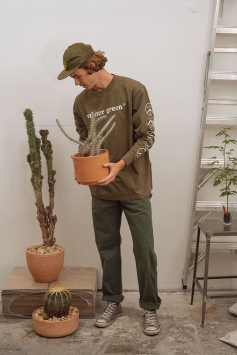 Granola Street Style Men, California Guy Style, California Boy Style, Men’s Skater Style, Granola Guy Aesthetic Outfits, Granola Boy Style, Men’s Surf Style, Granola Boy Aesthetic Outfits, Mens Granola Style