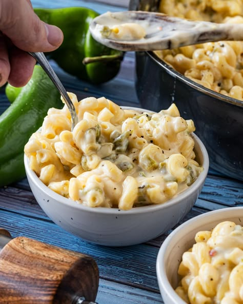 Green Chili Mac And Cheese, Chile Mac And Cheese, Chili Mac And Cheese Recipe, Chile Mac, Hatch Chili Recipes, Hatch Chile Recipes, Hatch Green Chili, Hatch Chili, Chili Mac And Cheese