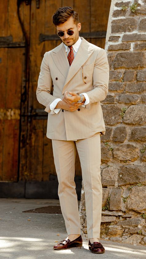 Pitti Uomo Summer, Mens Linen Suit, Linen Suit Men, Linen Suits For Men, Summer Wedding Suits, Summer Suits Men, Suit Guide, Linen Outfits, Cream Suit