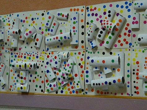 K- project- Obliteration Room: create "white relief background" w/cardboard tubes, etc. Add dot stickers Classe D'art, Petite Section, Art Curriculum, Elementary Art Projects, Kindergarten Art, Collaborative Art, Art Lessons Elementary, Yayoi Kusama, Preschool Art