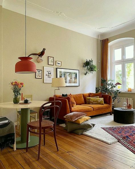 Apartment Deco, Casa Vintage, Small Apartment Living, Bohemian Living, Apartment Decor Inspiration, Apartment Inspiration, Living Room Inspo, Living Dining, Apartment Living Room