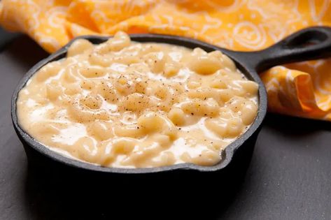 How to Satisfy a Cheese Craving Without Eating Dairy - Vegetarian Times Avocado Chicken Salad Recipe, Veggie Meal, Best Mac N Cheese Recipe, Easy Mac And Cheese, Homemade Mac And Cheese, Vegan Cheese Recipes, Blue Cheese Sauce, Bourbon Tasting, Best Mac And Cheese