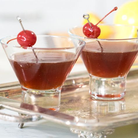 Chocolate Cherry Martini by Trisha Yearwood Chocolate Cherry Martini, Cherry Martini Recipe, Cherry Sangria, Cherry Martini, Trisha Yearwood Recipes, Spicy Candy, Cherry Vodka, Trisha Yearwood, Martini Recipe