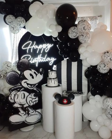 Mickey Mouse Club House Theme Party, Mickey Mouse First Birthday Party Ideas, First Birthday Boy Ideas, Mickey Mouse 1st Birthday Party Boy, Black And White Balloon Garland, Mickey Black And White, Black And White Balloons, Disney Pop Art, Mickey 1st Birthdays