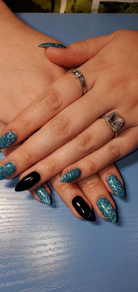 Black Nails With Turquoise, Teal Glitter Nail Designs, Teal Black And Silver Nails, Turquoise And Black Nails With Glitter, Teal Black And White Nails, Teal Sns Nails, Teal Glitter Nails Acrylic, Tiffany Blue And Black Nails, Aqua And Black Nails