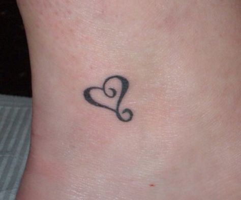 Swirly Heart Decorative Heart Tattoo, Swirly Heart Tattoo, Interlocking Heart Tattoo, Neat Tattoos, Simple Heart Tattoos, Swirl Tattoo, Spiral Tattoos, Henna Ideas, Small Tattoos Simple