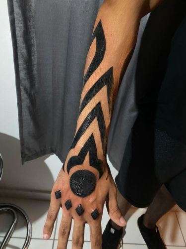 Karma Design, Karma Tattoo, Sick Tattoo, Naruto Tattoo, Getting A Tattoo, Minimalist Tattoos, Aesthetic Eyes, Best Tattoo Designs, Tattoo Sleeve Men