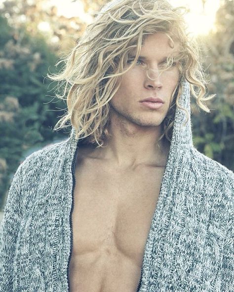 Joe Bennett Man With Long Hair, Mens Medium Length Hairstyles, Men Blonde Hair, Surfer Hair, Young Mens Fashion, Blonde Guys, Long Blonde, Long Blonde Hair, Grunge Hair