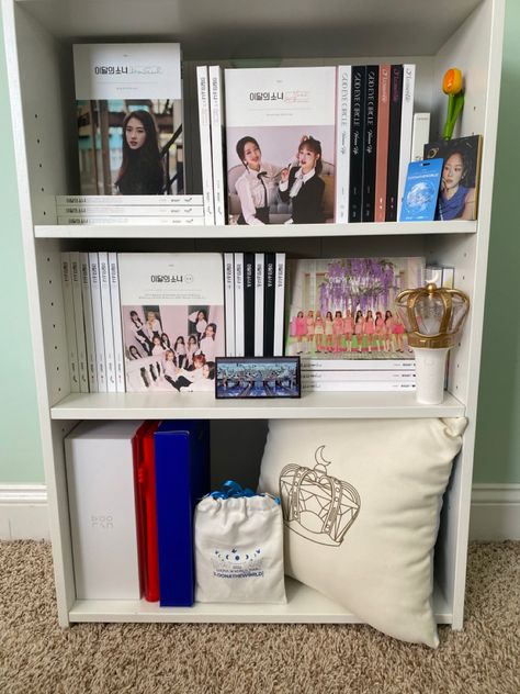 loona shelf Kpop Album Shelves, Kpop Albums Collection Wall Shelf, Loona Album Aesthetic, Loona Collection, Kpop Albums Shelf, Albums Collection, Loona Album Collection, Collection Shelf, Album Collection