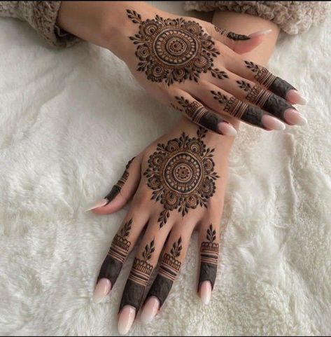 Elevate your look with stunning mehndi designs for hands that blend tradition and modernity. These intricate patterns range from simple and elegant to bold and elaborate, catering to all tastes. Perfect for any celebration, they bring a touch of cultural heritage and artistic beauty to your style. Discover the endless possibilities of mehndi art and choose a design that speaks to you. #simplemehndi #hennadesign #mehnditattoosforwomen #henna #easymehndi #mehndidesigns #mehndidesignssimple #mehndidesignsforhands Henna Tikki Design, Modern Mehndi Designs Front Hand Palm, Tikki Henna Designs, Tikki Mehendi Designs, Mehndi Designs Tikki, Tikki Mehndi Design, Palm Mehndi, Modern Mehndi, Back Hand Mehndi