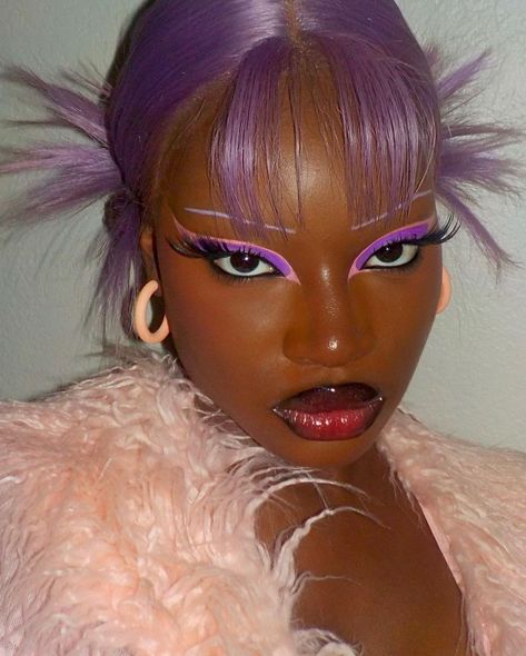 Drag Eye Makeup, Liner Techniques, Quince Makeup, Makeup Reference, Purple Makeup Looks, Make Carnaval, Drawing Models, Show Makeup, Purple Graphic