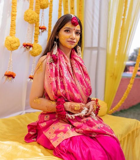 This Bride Wore Saree For Not 1,2.. But 4 Of Her Wedding Functions & Looked Gorgeous In All Of Them! - Wedbook Haldi Outfit For Bride, Ceremony Outfit, Haldi Ceremony Outfit, Haldi Decor, Haldi Outfits, Haldi Outfit, Wedding Lookbook, Indian Bridal Photos, Wedding Couple Poses Photography